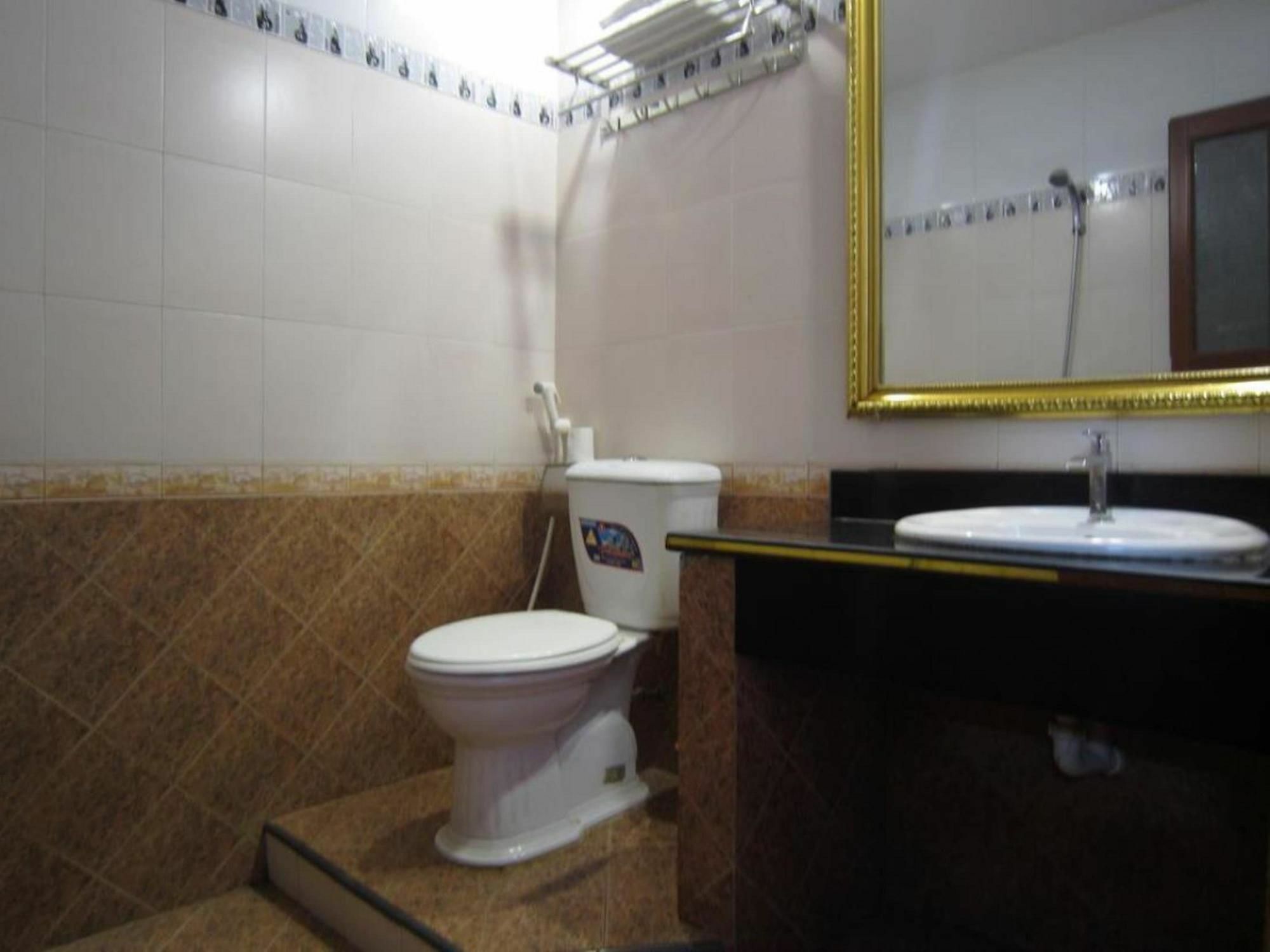 OYO 253 Khách sạn Tân Hà TP. Hồ Chí Minh Ngoại thất bức ảnh