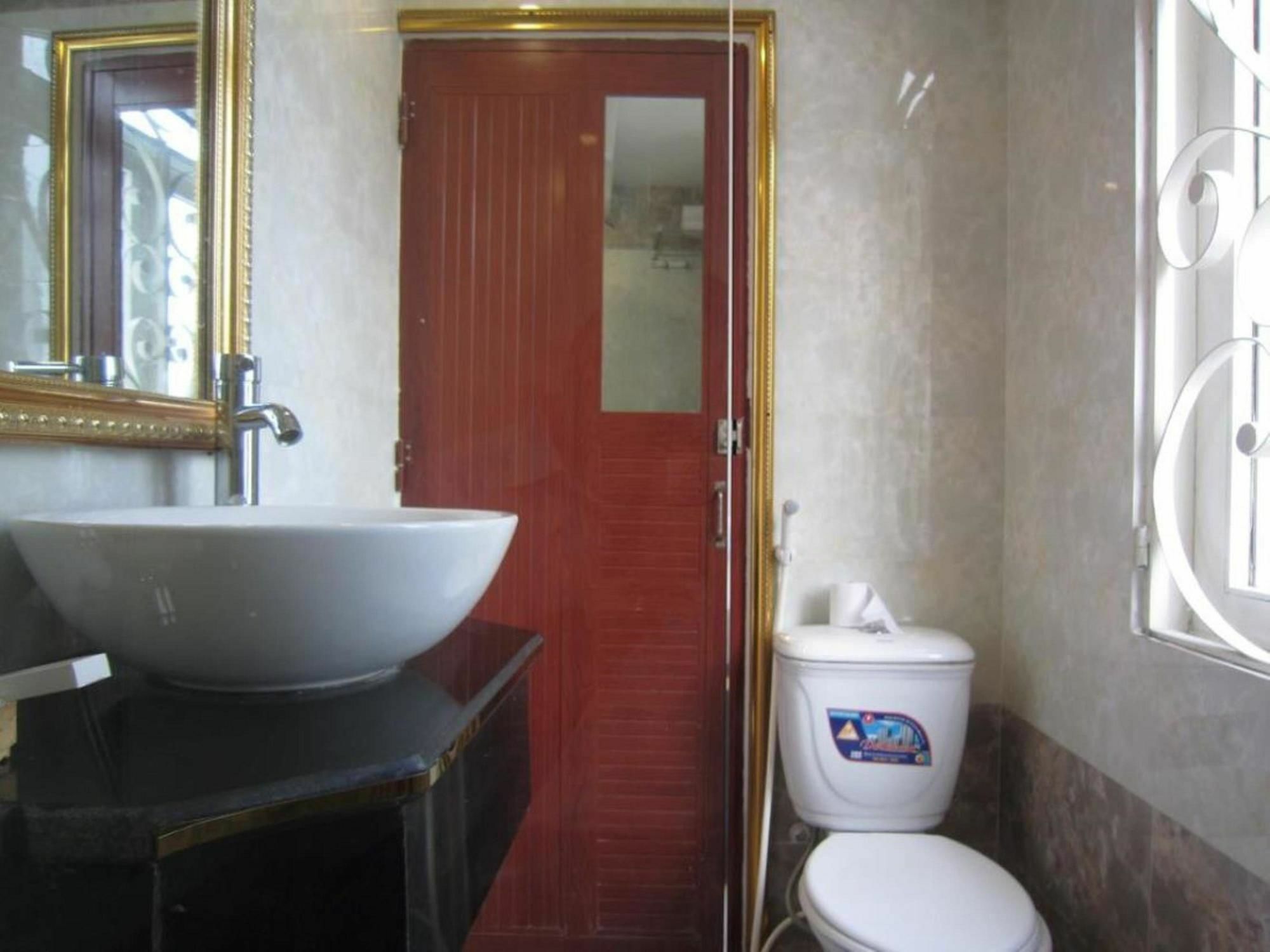 OYO 253 Khách sạn Tân Hà TP. Hồ Chí Minh Ngoại thất bức ảnh