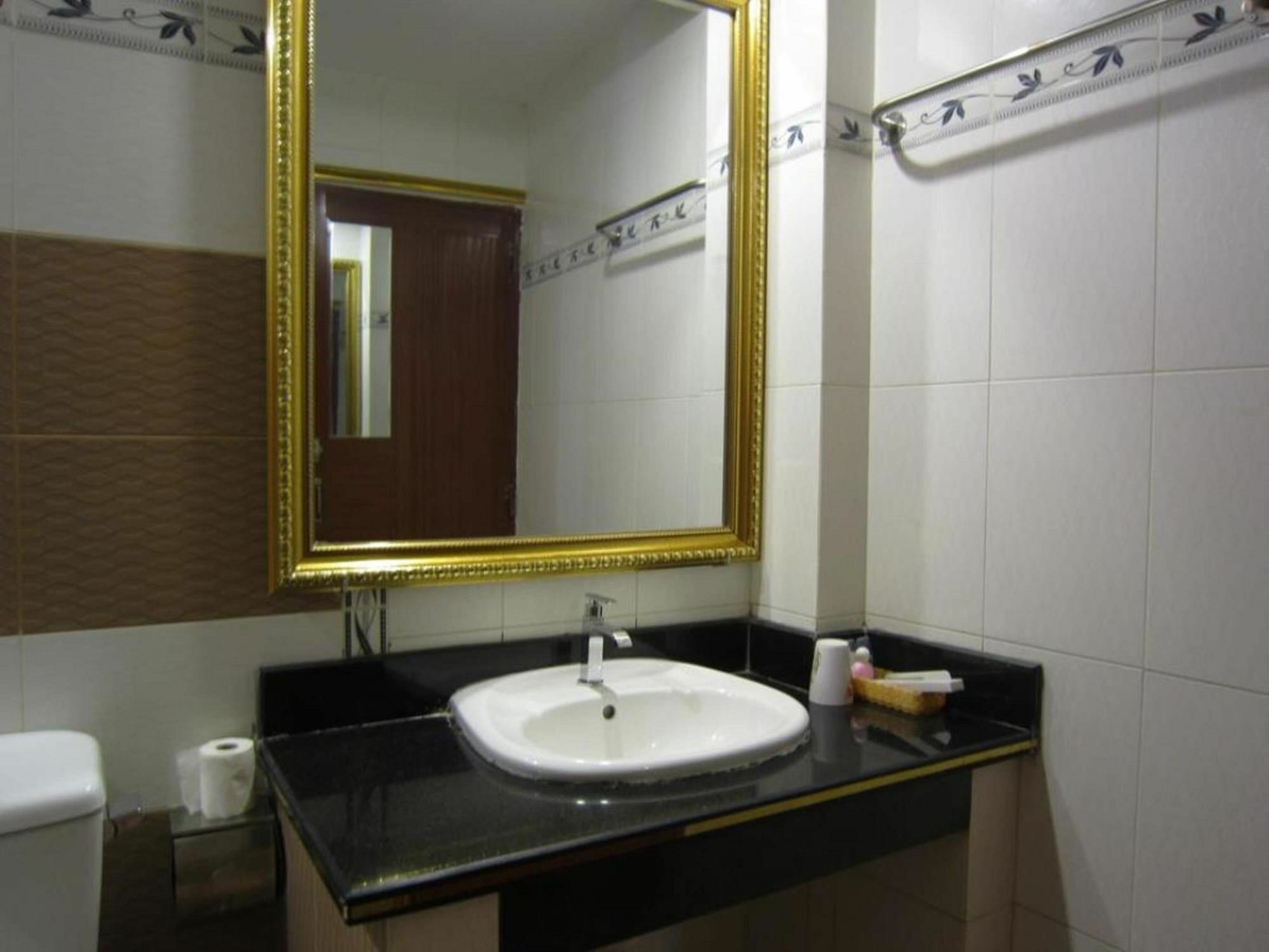 OYO 253 Khách sạn Tân Hà TP. Hồ Chí Minh Ngoại thất bức ảnh